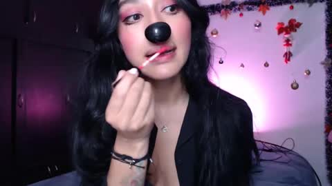 Snapshot of dolceclown_ chatting on December 19, 3:07 am dolceclown_ online show from December 19, 3:07 am