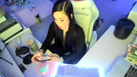 DOLLLFACE online show from December 14, 2:17 am