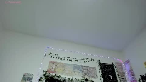 dolly_bones online show from October 29, 12:04 am