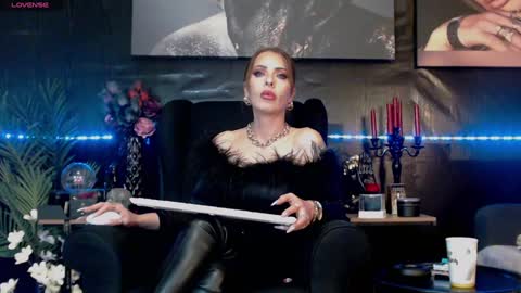 Snapshot of dominatrixeve chatting on January 11, 10:18 pm Dominatrix Eve online show from January 11, 10:18 pm