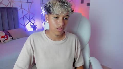 Snapshot of dominick_joness chatting on January 9, 8:55 pm Dominick  online show from January 9, 8:55 pm