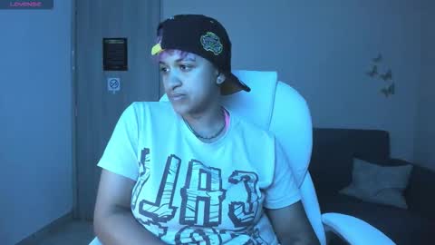 Snapshot of dominick_joness chatting on September 26, 4:21 am Dominick  online show from September 26, 4:21 am