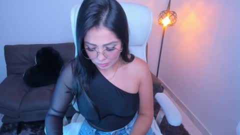 Snapshot of dominique_21x chatting on December 19, 5:07 am DOMINIC online show from December 19, 5:07 am