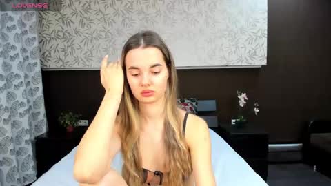 Donna On GMT2 Mon-Fri 3-9 AM online show from December 11, 12:12 am