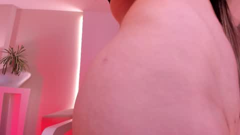  Donna Stonne  online show from December 22, 5:21 am