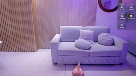  Donna Stonne  online show from October 2, 5:34 am