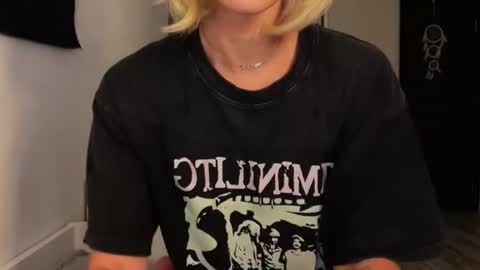 MOLLYYYY dont forget to give me a thumb up online show from June 20, 1:14 pm