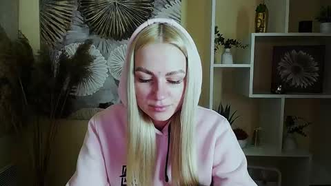 dream_dolly_ online show from October 14, 1:03 pm