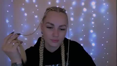 dream_dolly_ online show from October 9, 1:37 pm