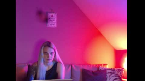 A girl online show from February 11, 8:16 am