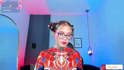 dreamleah_ online show from February 13, 10:11 pm