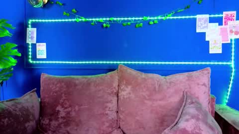 dreamymilka online show from November 30, 5:00 am