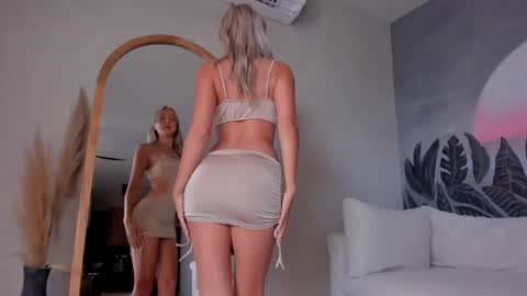 Snapshot of dreamyylilah chatting on February 27, 5:47 pm Lilah  online show from February 27, 5:47 pm