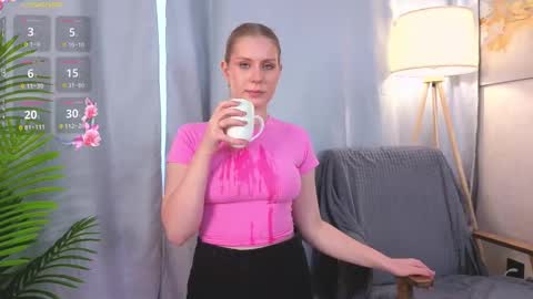 My name is  Luna  online show from February 20, 6:26 am