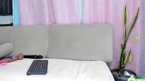 duamilktits online show from December 5, 9:32 am