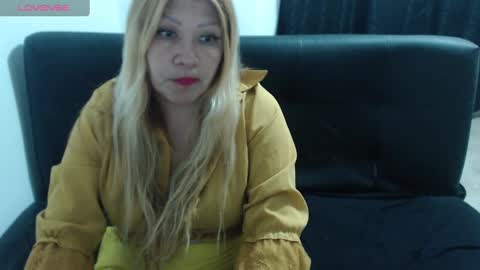 dulce_bella_ online show from December 10, 9:22 pm
