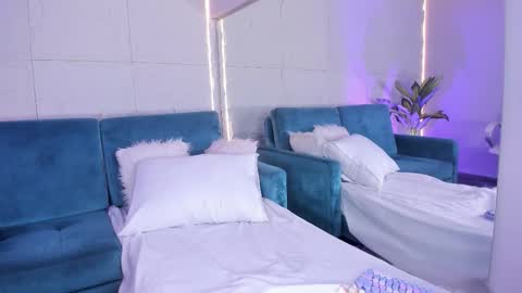 Dulce  online show from February 24, 8:07 pm