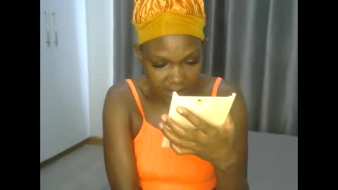 east_queen online show from February 1, 7:15 am