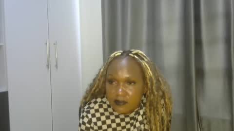 east_queen online show from January 18, 1:51 pm