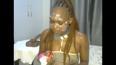 east_queen online show from March 1, 4:00 pm