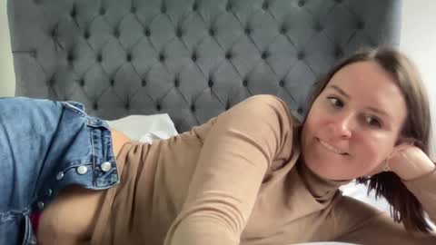 Nadia Ferreira  online show from December 4, 11:19 am