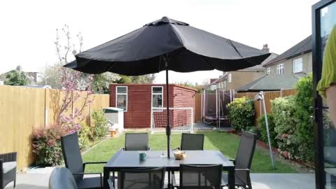 Nadia Ferreira  online show from April 9, 9:59 am