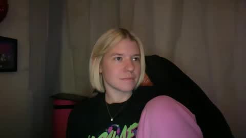 americnbarbie online show from November 3, 1:42 am