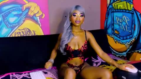 Snapshot of ebonydollx69 chatting on December 3, 7:22 pm Pearl online show from December 3, 7:22 pm