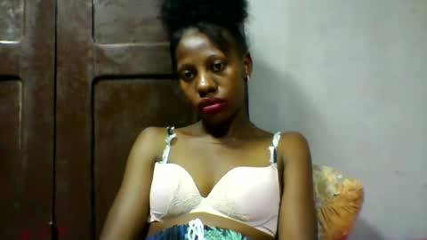 edwige770943 online show from May 12, 4:24 pm