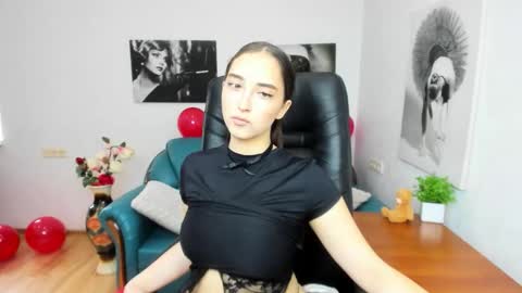 Effy Royse online show from February 16, 8:25 am