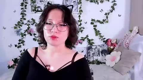 liasama online show from December 6, 11:13 pm