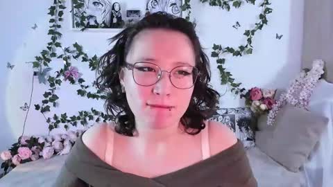 liasama online show from December 5, 9:28 am