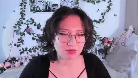 liasama online show from December 6, 2:13 am