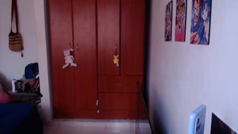 eimy_saenzz online show from February 21, 7:14 pm