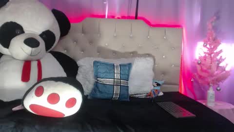 eimyy_rouse online show from January 13, 7:40 pm