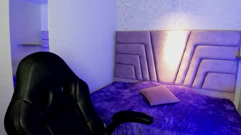 Elaia online show from November 12, 4:43 am