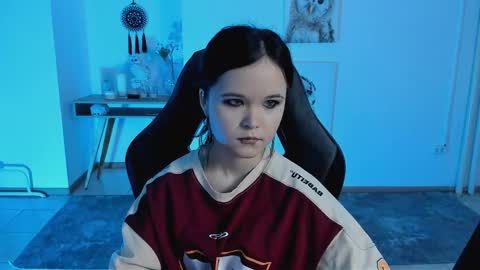 Your sweet girl online show from March 9, 7:05 pm