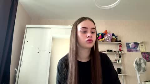Kate online show from June 3, 2:33 pm