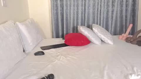 Snapshot of elegant_ebony chatting on September 15, 10:56 am Nika online show from September 15, 10:56 am