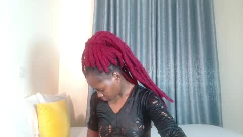 Snapshot of elegant_ebony chatting on December 21, 10:28 am Nika online show from December 21, 10:28 am