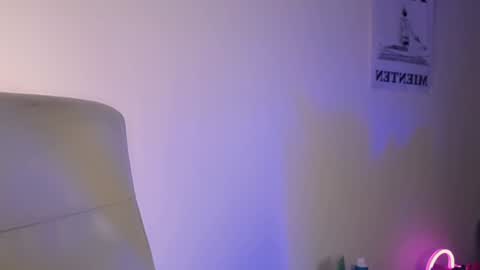 Snapshot of elektra_sky11 chatting on January 6, 5:52 am Elektra Sky online show from January 6, 5:52 am
