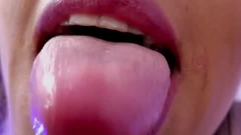 Elena online show from October 17, 1:25 pm