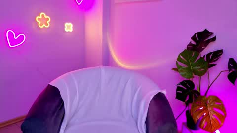 elenamonroe_ online show from March 14, 8:04 am