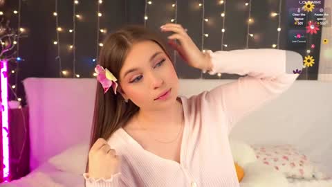 Snapshot of elenefrail chatting on February 6, 8:18 am Isabella - streaming MondayTuesdayWednesdayFridaySaturdaySunday online show from February 6, 8:18 am