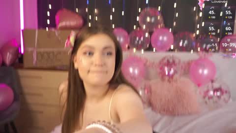 Snapshot of elenefrail chatting on December 8, 10:52 am Isabella - streaming MondayTuesdayWednesdayFridaySaturdaySunday online show from December 8, 10:52 am