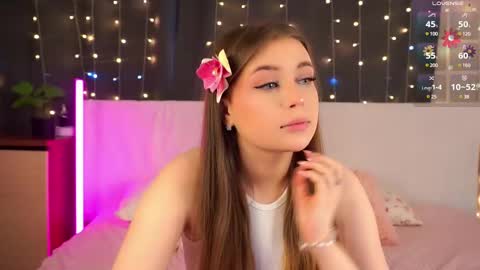 Snapshot of elenefrail chatting on February 16, 8:32 am Isabella - streaming MondayTuesdayWednesdayFridaySaturdaySunday online show from February 16, 8:32 am