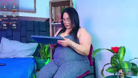 elenna_boobs_ online show from August 5, 2:29 am