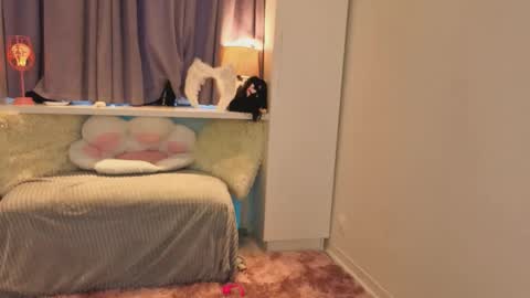 Elfie online show from February 8, 8:29 am