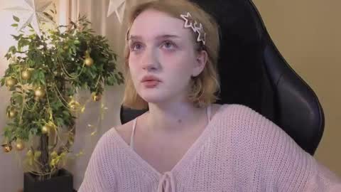 Ellie online show from December 18, 5:23 am