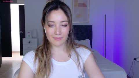 eliiih_ online show from September 17, 6:39 pm